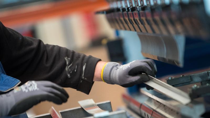 Metallpresse in einer Produktionshalle: In Deutschland würden rund 4,6 Millionen Menschen gerne mehr arbeiten. Metallpresse in einer Produktionshalle: In Deutschland würden rund 4,6 Millionen Menschen gerne mehr arbeiten.