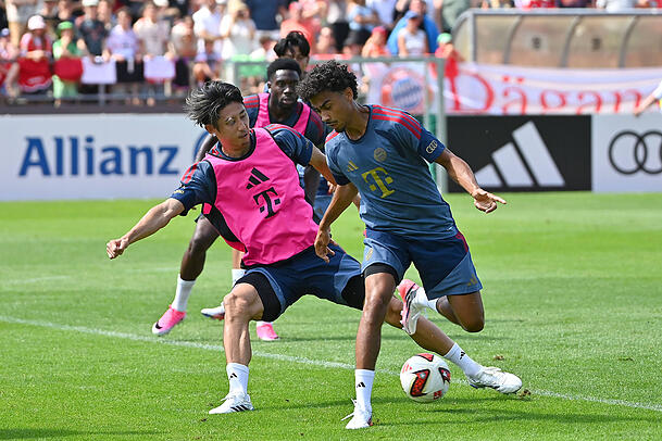 Hiroki Ito (l.) darf bei einem guten Angebot wechseln. Hiroki Ito (l.) darf bei einem guten Angebot wechseln.