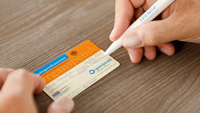 Zu wenige Deutsche entscheiden sich aktiv dafür, Organspender zu werden. Zu wenige Deutsche entscheiden sich aktiv dafür, Organspender zu werden.