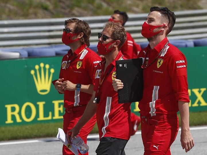 Streckenbesichtigung: Sebastian Vettel (M) und seine Kollegen starten in Spielberg in die Saison.