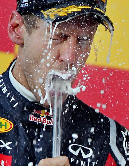 Die ganz große Vettel-Party: So lässt es der alte neue Weltmeister in Suzuka krachen. Die Bilder