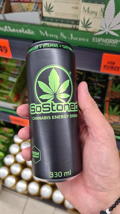 Ein Cannabis-Energiedrink. Ein Cannabis-Energiedrink.
