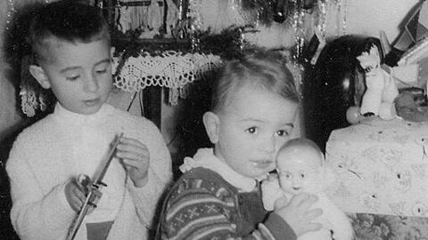 &bdquo;Weil Gott sich uns schenkt, können wir uns ebenso herzlich beschenken&ldquo;: Rainer Maria (r.) und Wolfgang Schießler als Kinder.