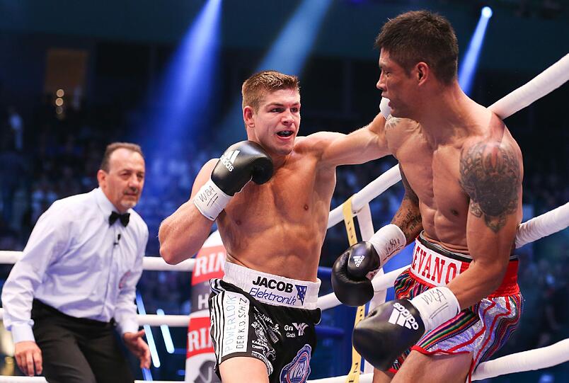 Gerne im Vorwärtsgang: Das deutsche Box-Talent Vincent Feigenbutz siegte nach Punkten gegen Giovanni de Carolis.