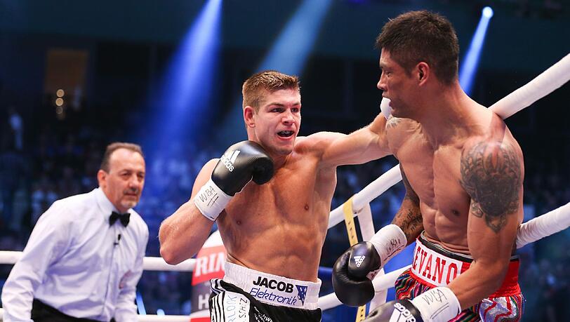 Gerne im Vorwärtsgang: Das deutsche Box-Talent Vincent Feigenbutz siegte nach Punkten gegen Giovanni de Carolis. Gerne im Vorwärtsgang: Das deutsche Box-Talent Vincent Feigenbutz siegte nach Punkten gegen Giovanni de Carolis.