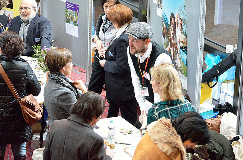 Sie wollen sich ehrenamtlich engagieren, wissen aber nicht wie? Kein Problem: Am Sonntag stellen sich im Gasteig 80 Initiativen vor.