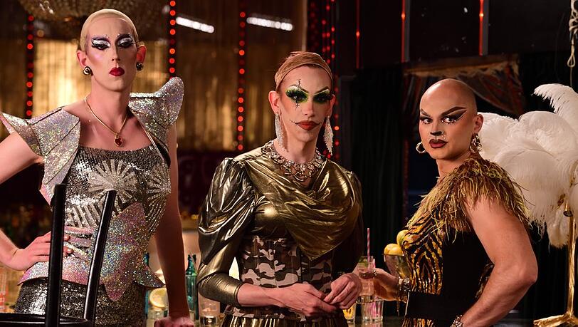 "Polizeiruf 110: Ein feiner Tag für den Bananenfisch": Was haben die Dragqueens Peekabou (Meik van Severen), Tulip (Patrice Grießmeier) und Menora (Božidar Kocevski) gesehen?