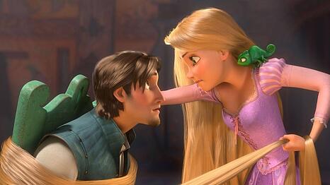 So sehen Rapunzel und Flynn Rider im Trickfilm von 2010 aus.