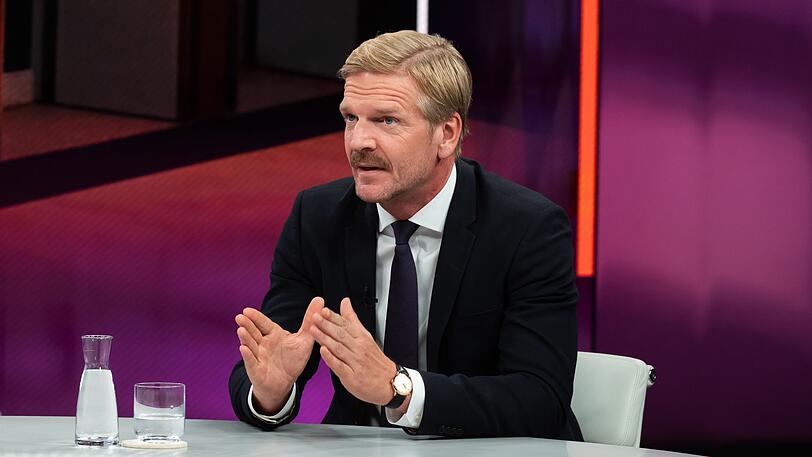 "Politico"-Journalist Gordon Repinski glaubt, dass die Kanzler-Debatte bei einem möglichen CDU-Wahldebakel in Mecklenburg-Vorpommern nicht mehr aufzuhalten sei. "Politico"-Journalist Gordon Repinski glaubt, dass die Kanzler-Debatte bei einem möglichen CDU-Wahldebakel in Mecklenburg-Vorpommern nicht mehr aufzuhalten sei.