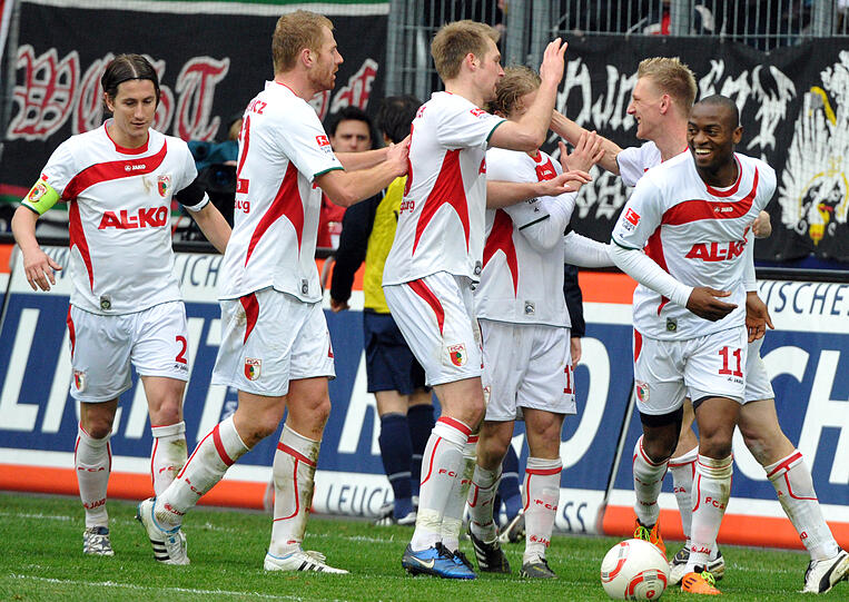 Der FC Augsburg bleibt auf Kurs Richtung Fußball-Bundesliga.