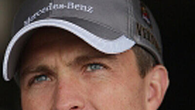 Ralf Schumacher verlängert seinen Vertrag mit Mercedes um ein weiteres Jahr. Ralf Schumacher verlängert seinen Vertrag mit Mercedes um ein weiteres Jahr.