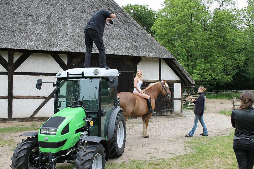 Bilder vom Shooting aus Hamburg: So ist der Deutsche Bauernkalender 2013 entstanden