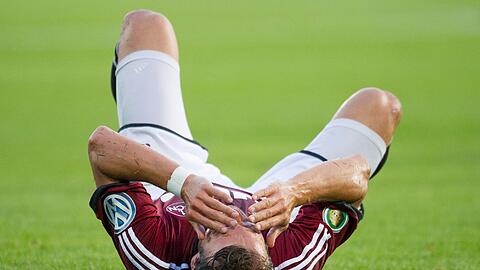 Der Nürnberger Markus Feulner kann das erneute Pokal-Aus in der ersten Runde nicht fassen.