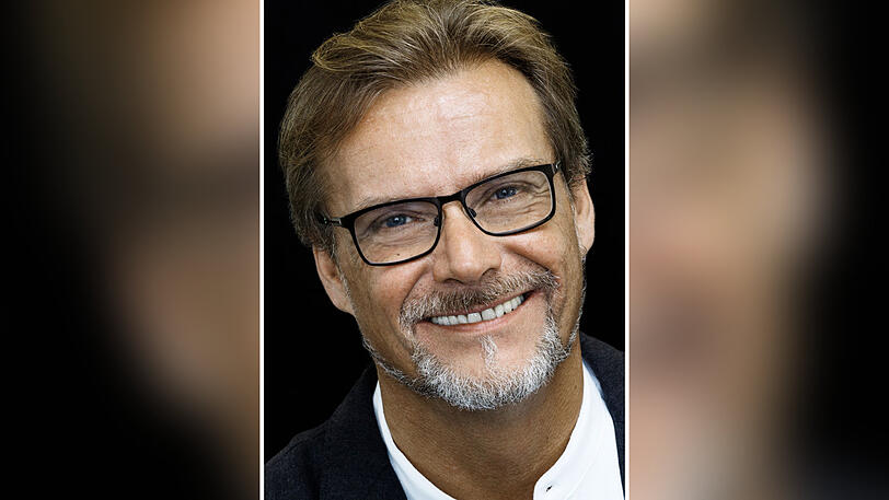 Stefan Tilch wurde 1968 in Passau geboren und ist seit 2002 Intendant des Landestheaters.