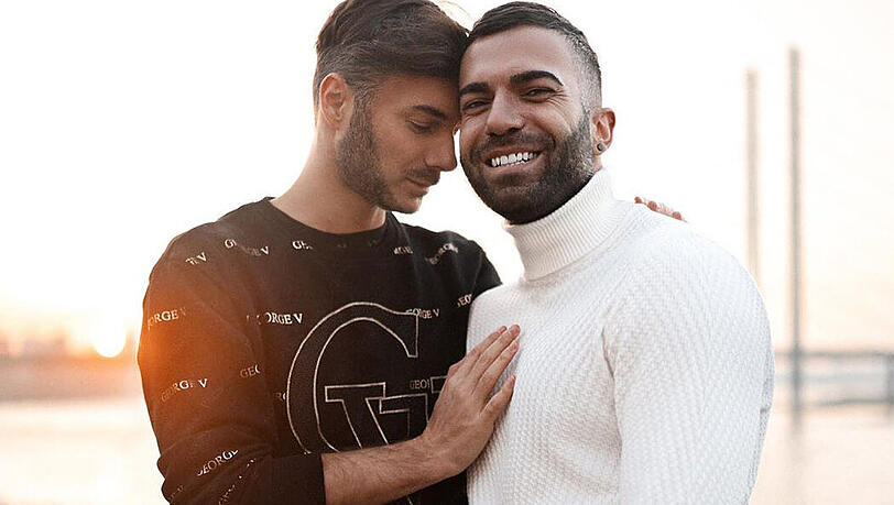 Der ehemalige "Bachelorette"-Macho Rafi Rachek und "Prince Charming"-Teilnehmer Sam Dylan präsentieren ihre frische Liebe. Der ehemalige "Bachelorette"-Macho Rafi Rachek und "Prince Charming"-Teilnehmer Sam Dylan präsentieren ihre frische Liebe.