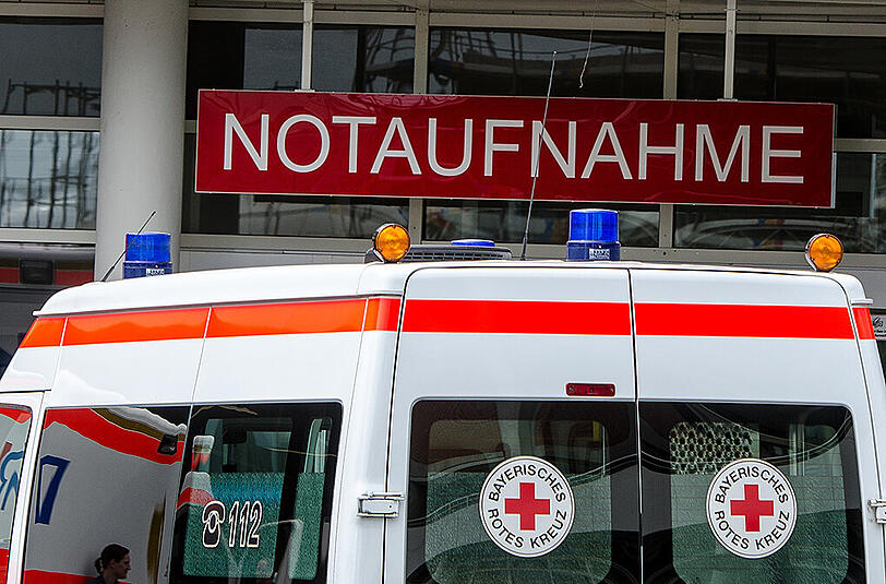 Bei dem Auffahrunfall wurden drei Menschen verletzt.