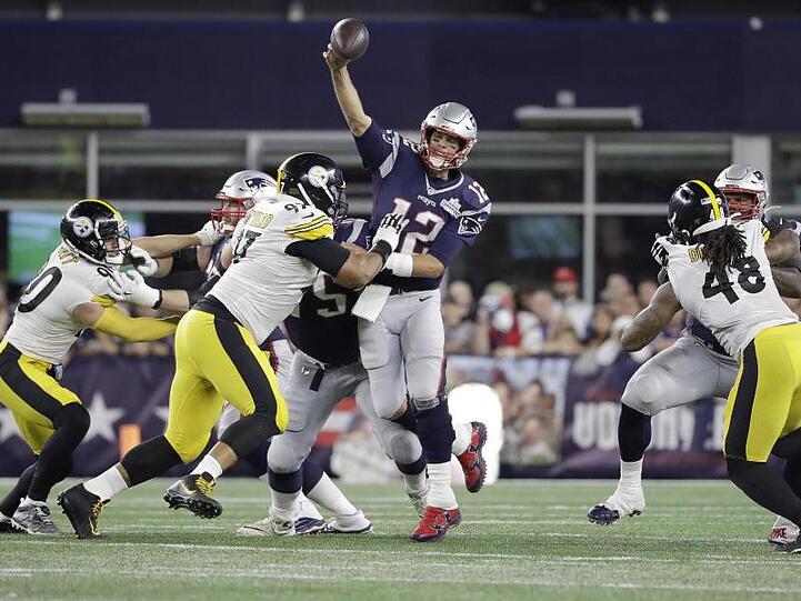 Quarterback Tom Brady (M.) führte die New England Patriots zum Sieg.
