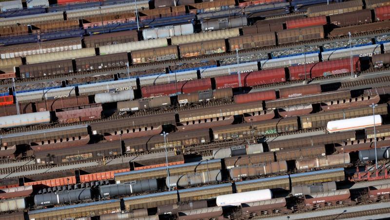 Beladene Güterzüge stehen auf dem Güterbahnhof der Deutschen Bahn in Seddin. Beladene Güterzüge stehen auf dem Güterbahnhof der Deutschen Bahn in Seddin.