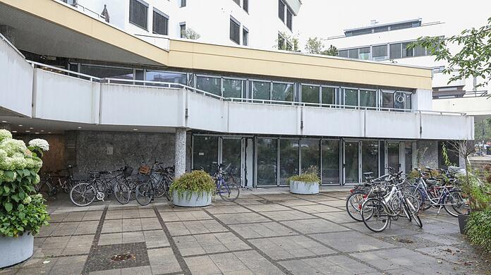Keine Spur von luxuriösen Speisen: Hier wollte der Fernsehkoch ein Restaurant eröffnen. Statt Tischen stehen nur Räder herum.