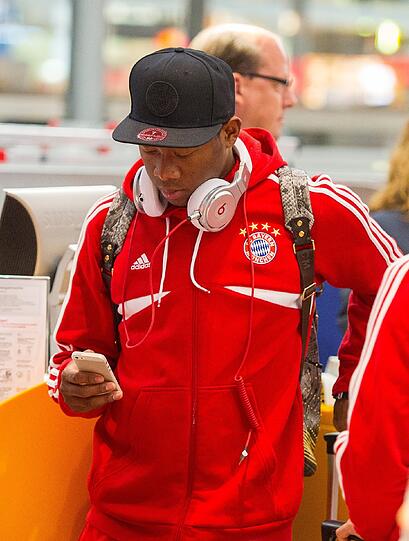 Die Bayern-Stars checken am Flughafen München ein. Sie sind unterwegs ins Trainingslager nach Doha/Katar. Die Bilder vom Abflug.