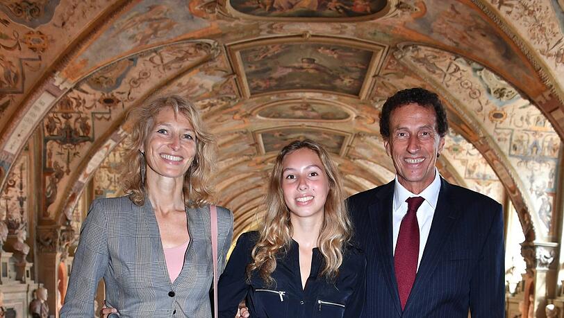 Bei der Verleihung des Bayerischen Verdienstordens: Nida-Rümelin mit Frau Natalie Weidenfeld und Tochter Juliette am 22. Juli in der Residenz. Bei der Verleihung des Bayerischen Verdienstordens: Nida-Rümelin mit Frau Natalie Weidenfeld und Tochter Juliette am 22. Juli in der Residenz.