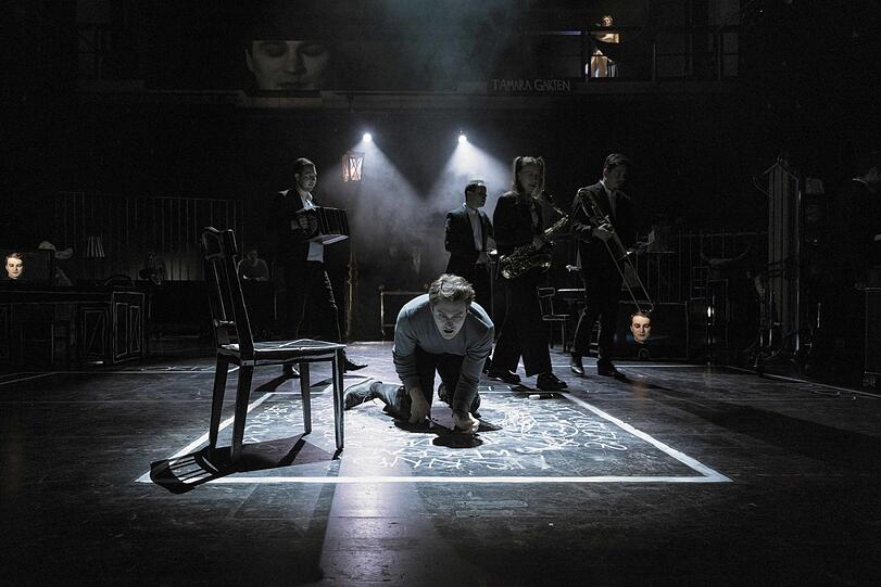 Leon Zmeltys Oper "Einladung zu einer Enthauptung" nach dem Roman von Vladimir Nabokov in der Reaktorhalle.