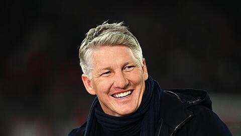 Bastian Schweinsteiger, ehemaliger Nationalspieler, lacht vor dem Spiel.