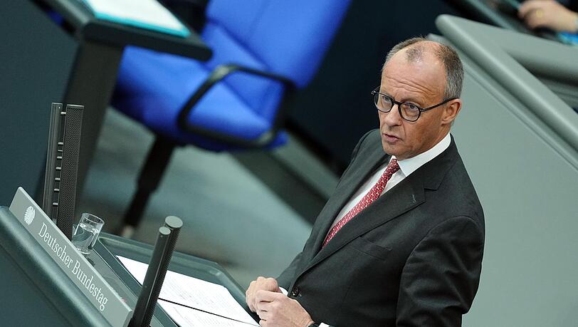 Zum zweiten Mal innerhalb von acht Tagen redet Merz in einer Generaldebatte im Bundestag. (Archivbild)