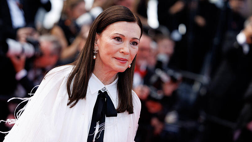 Auf dem roten Teppich zeigt sich Iris Berben gerne in den unterschiedlichsten, eleganten Looks.