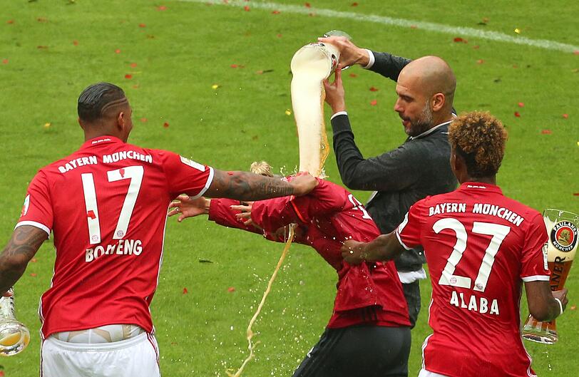 Pep Guardiola kennt nach der dritten Meisterschaft die Gepflogenheiten in München und gibt Gas.