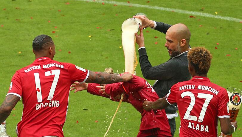 Pep Guardiola kennt nach der dritten Meisterschaft die Gepflogenheiten in München und gibt Gas. Pep Guardiola kennt nach der dritten Meisterschaft die Gepflogenheiten in München und gibt Gas.