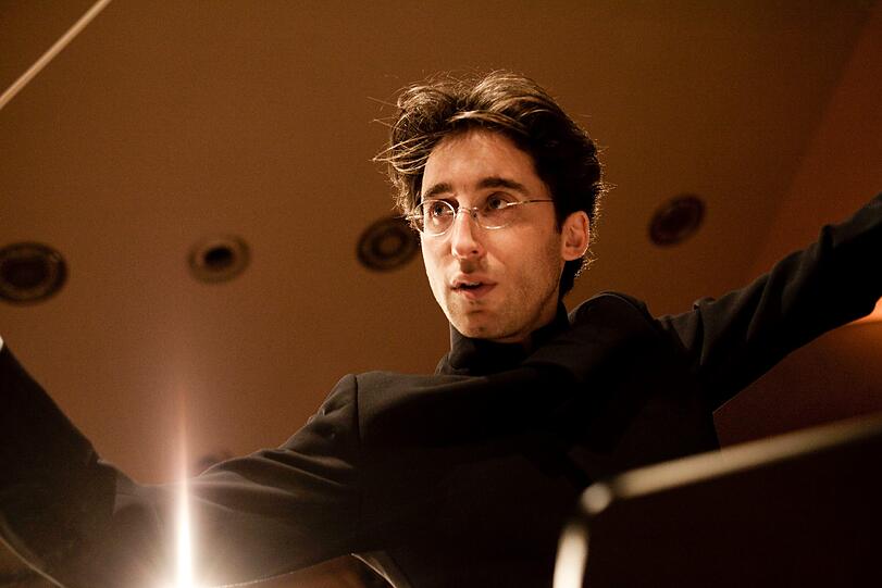 Der Dirigent Daniel Grossmann.