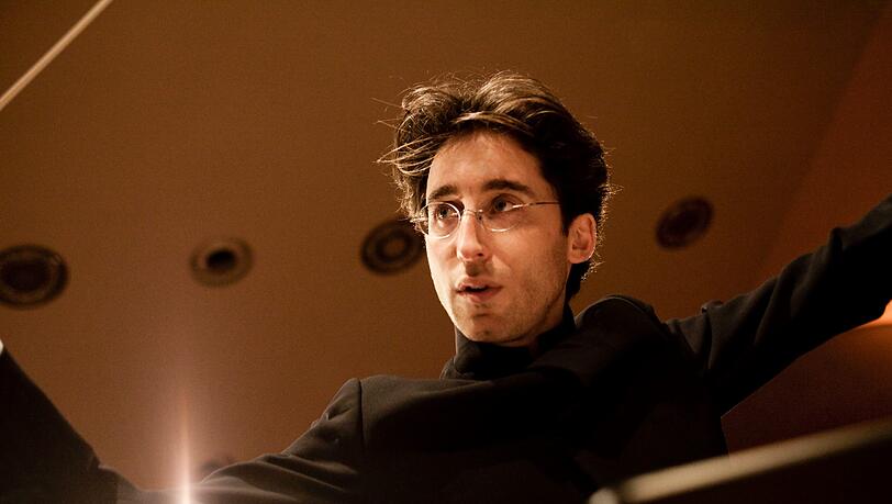 Der Dirigent Daniel Grossmann. Der Dirigent Daniel Grossmann.