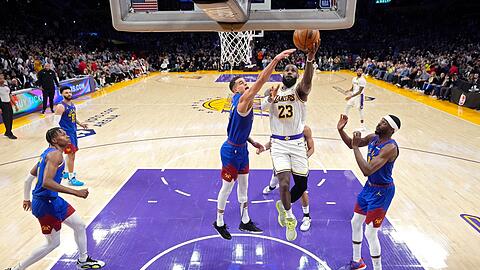 Lakers-Superstar LeBron James (23) ist der erste NBA-Spieler, der 40.000 Punkte in seiner Karriere erzielt hat.