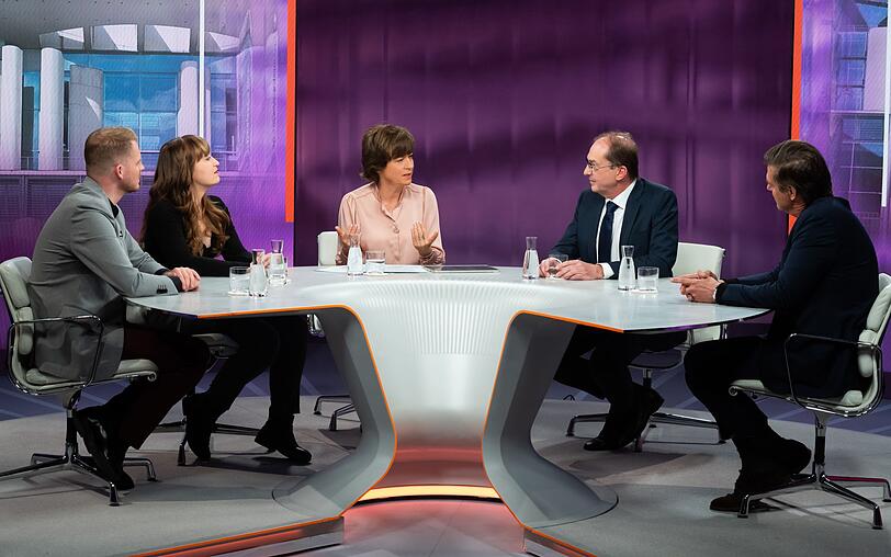 "Ich finde das wirklich eine Schande, wie Sie hier gerade mit der zukünftigen Bürgermeisterin umgehen", warf Heidi Reichinnek dem Innenminister vor. "Ich finde das wirklich eine Schande, wie Sie hier gerade mit der zukünftigen Bürgermeisterin umgehen", warf Heidi Reichinnek dem Innenminister vor.