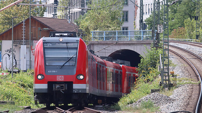 Nur die Linien S2 und S3 fahren während der Umbau- und Testphase durchgehend zwischen Laim und Isartor, alle anderen Linien enden vorzeitig.