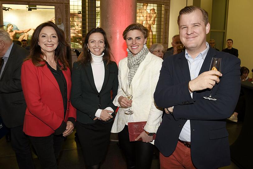 Stephanie und Uschi Dämmrich Freifrau von Luttitz mit Jovi Graf und Sophia Gräfin von Schaesberg