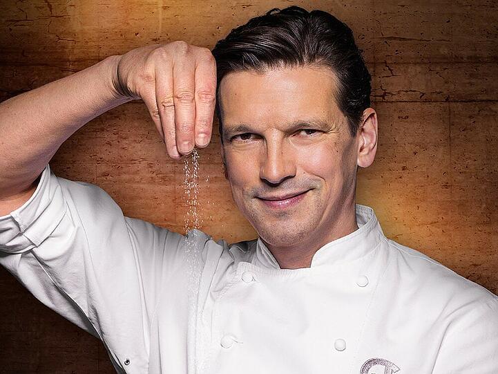 Koch Christian Jürgens zählt mit drei Sternen im Guide Michelin und 19 Punkten im Gault Millau zur Weltspitze