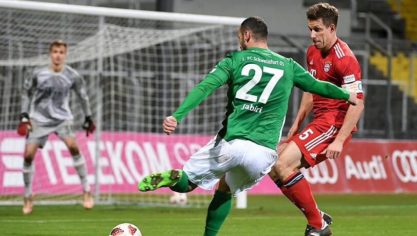 Die Amateure des FC Bayern trennten sich am Montagabend von Schweinfurt mit einem 1:1. Die Amateure des FC Bayern trennten sich am Montagabend von Schweinfurt mit einem 1:1.