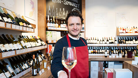 Tommy Schwimmer hat einen Weinladen im Lehel &uuml;bernommen.