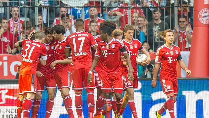 Die Bayern feiern ihr 5:2 gegen Werder Bremen. Am Dienstag kommt Real Madrid. Die Bayern feiern ihr 5:2 gegen Werder Bremen. Am Dienstag kommt Real Madrid.
