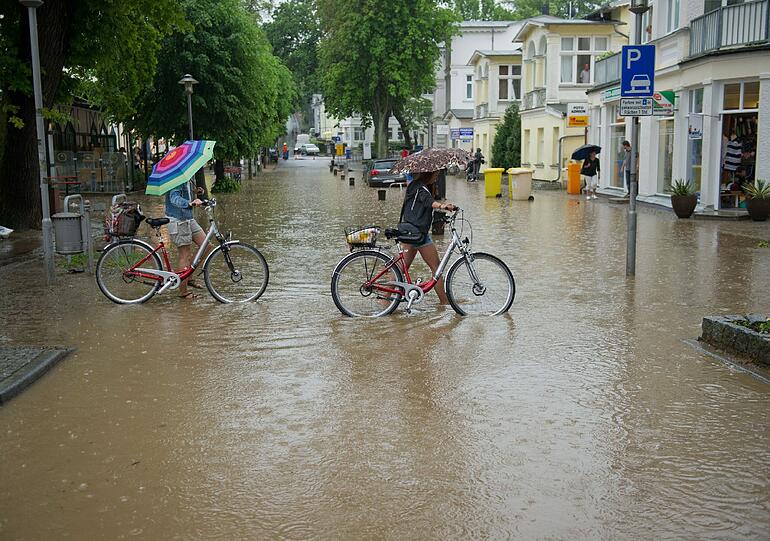 Hagel, Gewitter, Regen und Blitze: So wütete das Unwetter am Mittwoch in Deutschland. Die Bilder...