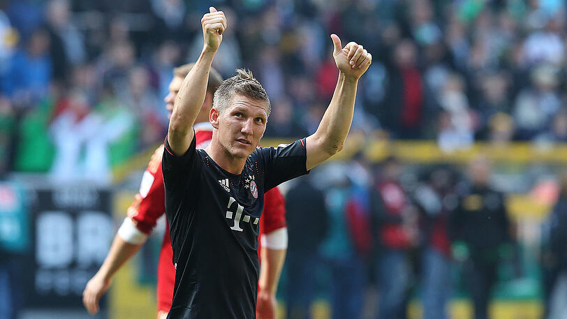 Bastian Schweinsteiger bedankt sich bei den Fans.