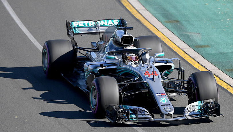 Die Schnauze vorn: Lewis Hamilton im Training zum Großen Preis von Australien. Die Schnauze vorn: Lewis Hamilton im Training zum Großen Preis von Australien.