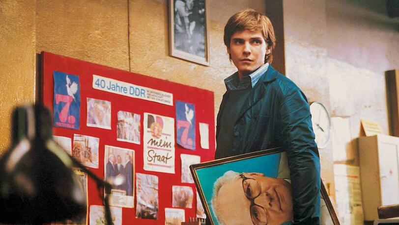 Einer der wohl bekanntesten Filme zum Thema Mauerfall: "Good Bye, Lenin" (2003) mit Daniel Brühl in einer der Hauptrollen Einer der wohl bekanntesten Filme zum Thema Mauerfall: "Good Bye, Lenin" (2003) mit Daniel Brühl in einer der Hauptrollen