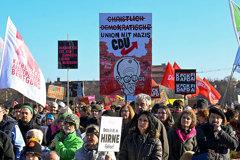 Eine Viertelmillion Menschen ist zur Demonstration auf die Theresienwiese gekommen.