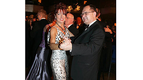 Vor zwei Jahren bewahrte Christian Schmidt die Fürther Ex-Landrätin Gabriele Pauli beim &bdquo;Ball der Union&ldquo; vor einer Peinlickeit. Jetzt tanzen beide auf verschiedenen Hochzeiten.