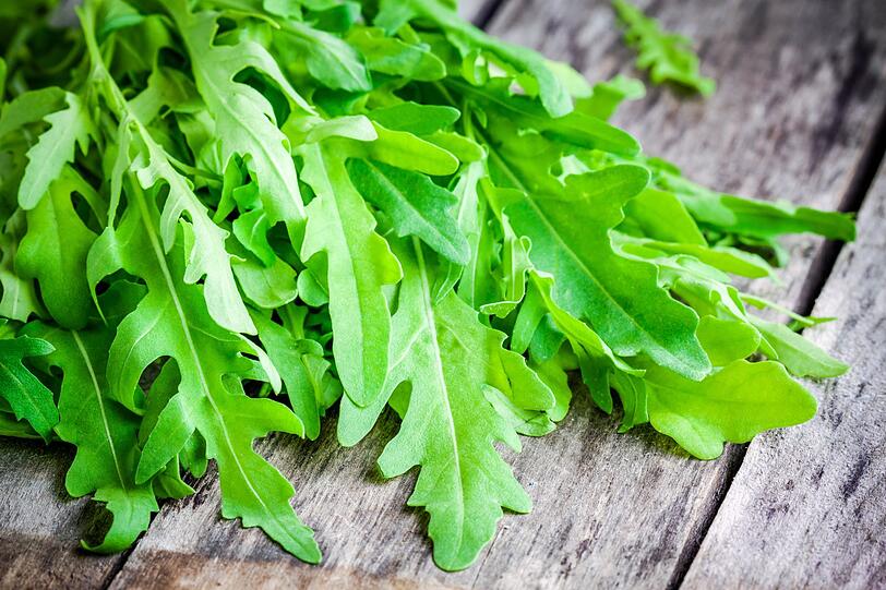 Ihre Bauchspeicheldrüse freut sich auch über einen knackigen Frühlingssalat - am besten mit viel frischem Rucola und anderen Salatsorten, die Bitterstoffe enthalten (z.B. Chicorée, Radicchio oder Chinakohl). Die Bitterstoffe regen die Produktion von Verdauungssäften in Magen, Galle und Bauchspeicheldrüse an. So können fettige Speisen besser verdaut werden. Ihre Bauchspeicheldrüse freut sich auch über einen knackigen Frühlingssalat - am besten mit viel frischem Rucola und anderen Salatsorten, die Bitterstoffe enthalten (z.B. Chicorée, Radicchio oder Chinakohl). Die Bitterstoffe regen die Produktion von Verdauungssäften in Magen, Galle und Bauchspeicheldrüse an. So können fettige Speisen besser verdaut werden.