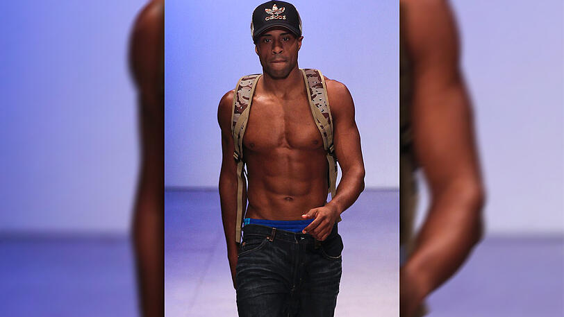Hauptberuflich ist Nelson Evora Dreispringer - und darin ist er als fünffacher Olympiasieger mehr als erfolgreich. Doch auch über eine Fitness- oder Modelkarriere könnte der Portugiese durchaus nachdenken.