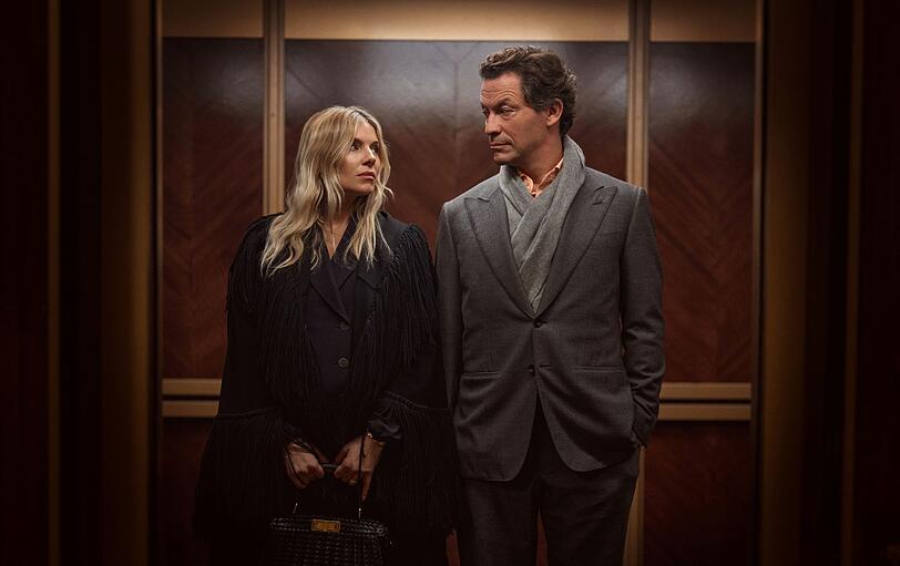 Filmstar Carla Duval (Sienna Miller) und Tech-Unternehmer Morgan Henderson (Dominic West) haben sich nichts mehr zu sagen. Filmstar Carla Duval (Sienna Miller) und Tech-Unternehmer Morgan Henderson (Dominic West) haben sich nichts mehr zu sagen.